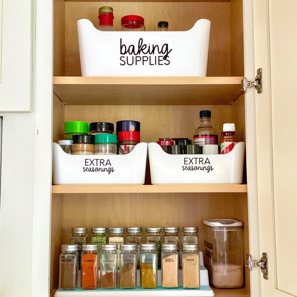 HOW TO ORGANIZE YOUR SPICE RACK